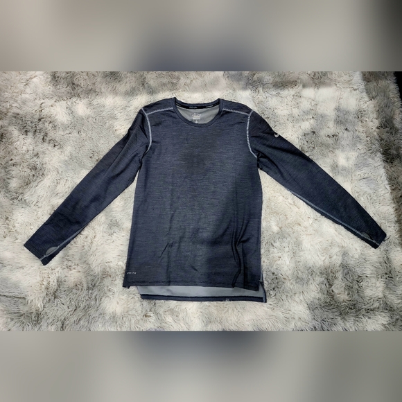 NIKE | Men's Activewear shirt | Medium - Picture 2 of 5